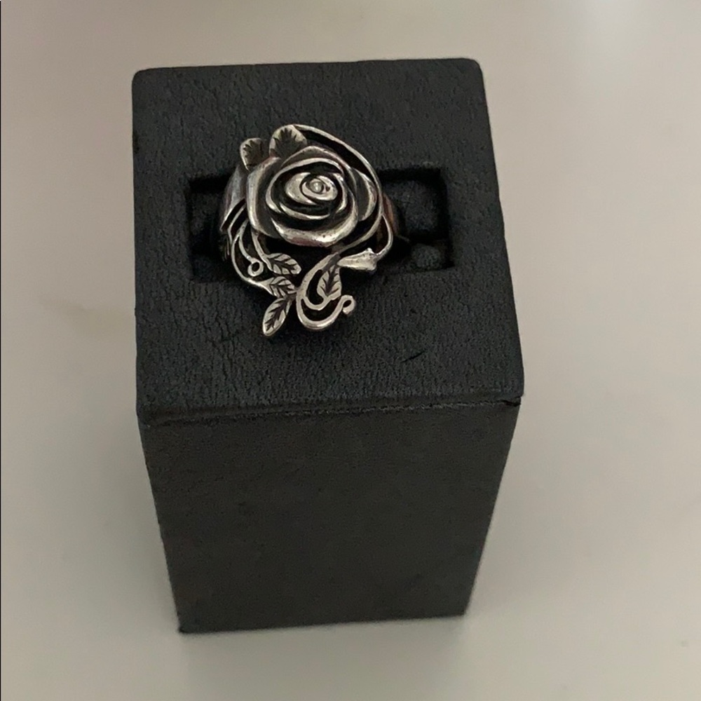 Beautiful rose ring